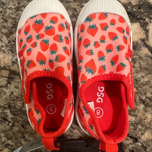*brand new with tags* Strawberry Print Kids Water Shoes - Rubber sole - Picture 5 of 6